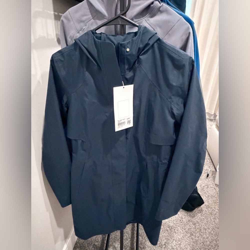 NWT LULULEMON RAIN REBEL JACKET SIZE 2 TRUE NAVY - Picture 10 of 16